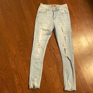 Butt lifting skinny jeans 🍑